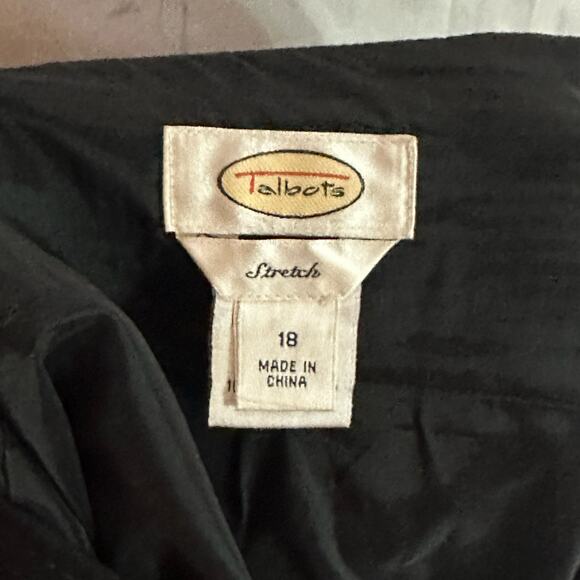 Talbots Black Mini Skirt with Buttons, Size 18, Pre-owned - Picture 3 of 5